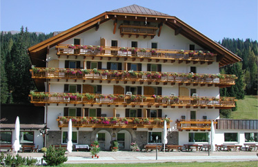 Um- und Neubau des Hotels KreuzBergPass in Südtirol